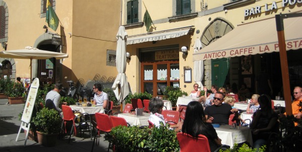 A cafe scene that typifies the magic of Italian travel.