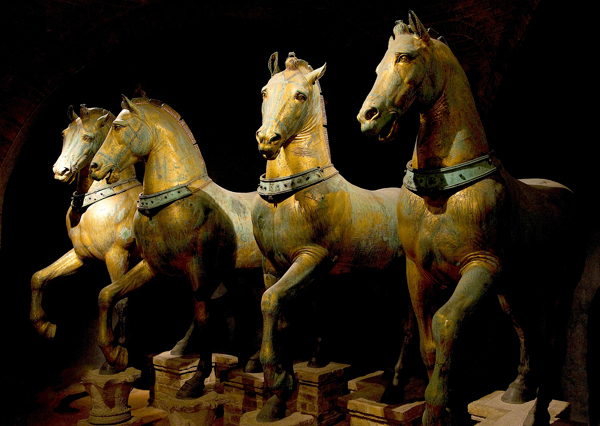 Horses_of_Basilica_San_Marco_triumphal_quadriga