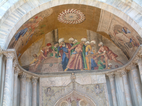 St-Mark-basilica-venice-italy-legend-smugglers-relic