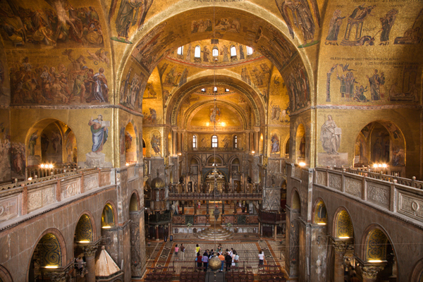 interior-of-cathedral-at-st-marks-basilica-venice-italy