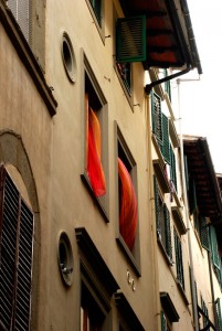 oltrarno-florence-italy-window-in-sidestreet