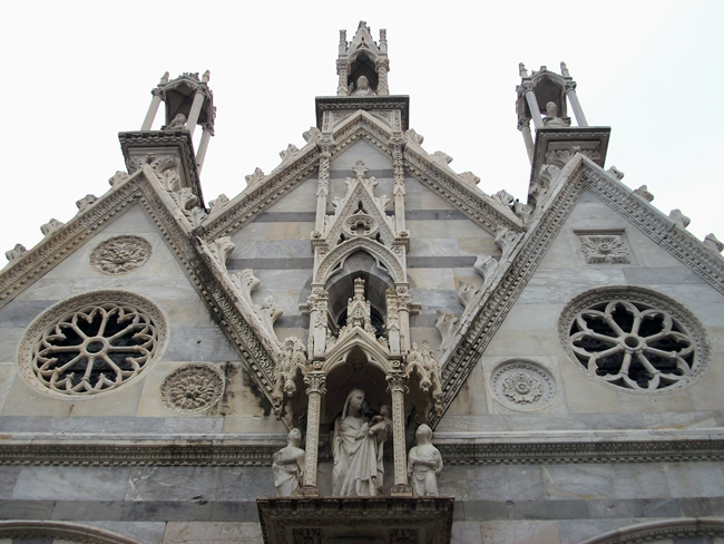 pisa-italy-travel-guide-santa-maria-della-spina-exterior-decoration