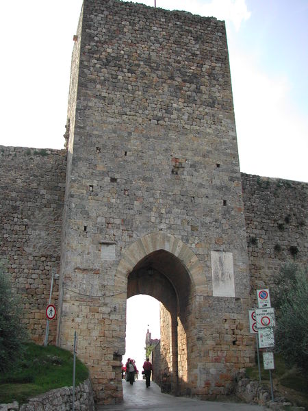 siena-italy-travel-guide-monteriggioni-Porta-Franca