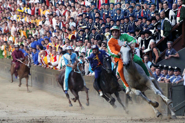 siena-italy-travel-guide-palio-race