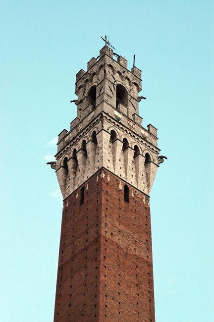 siena-italy-travel-guide-piazza-del-campo-torre_del_mangia-detail