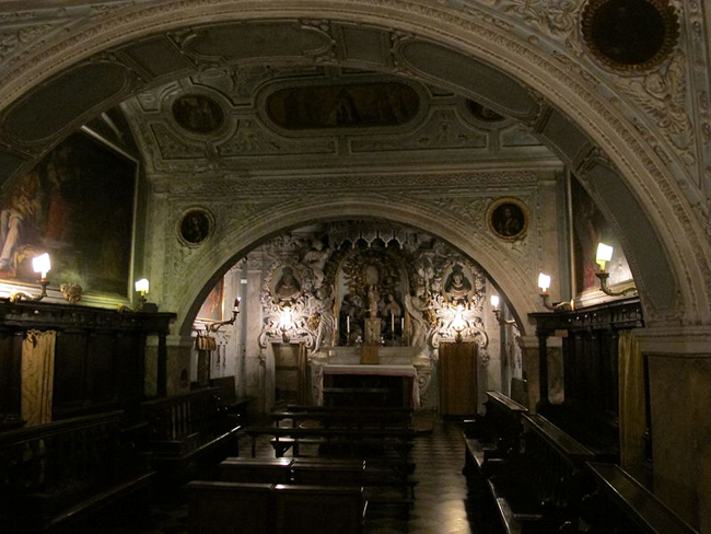 siena-italy-travel-guide-santa-maria-della-scala-oratory-saint-catherine-of-night