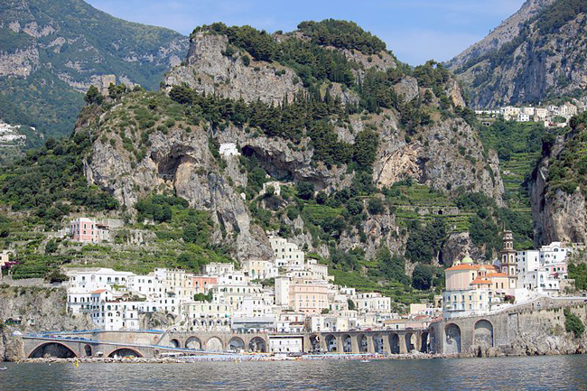 italy-travel-guide-amalfi-coast-atrani-view2