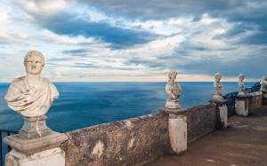 italy-travel-guide-amalfi-coast-ravello-Villa_Cimbrone_terrace-of-infinity