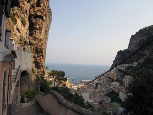 italy-travel-guide-amalfi-coast-ravello-path