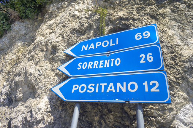 italy_travel_guide_amalfi_coast_sorrento_drive_sign