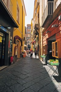 italy_travel_guide_amalfi_coast_sorrento_street