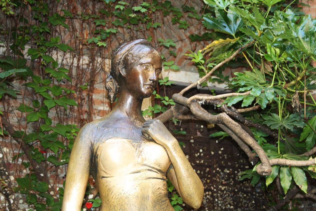 Statue of Juliet in Verona